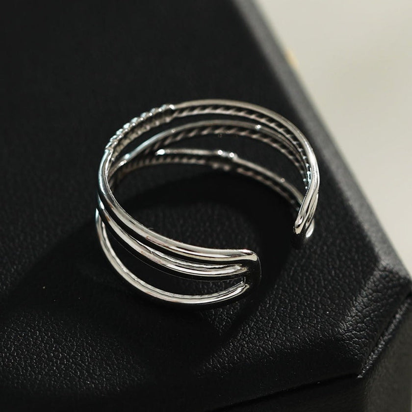 Bague en argent MIRANDA à trois anneaux entrelacés.