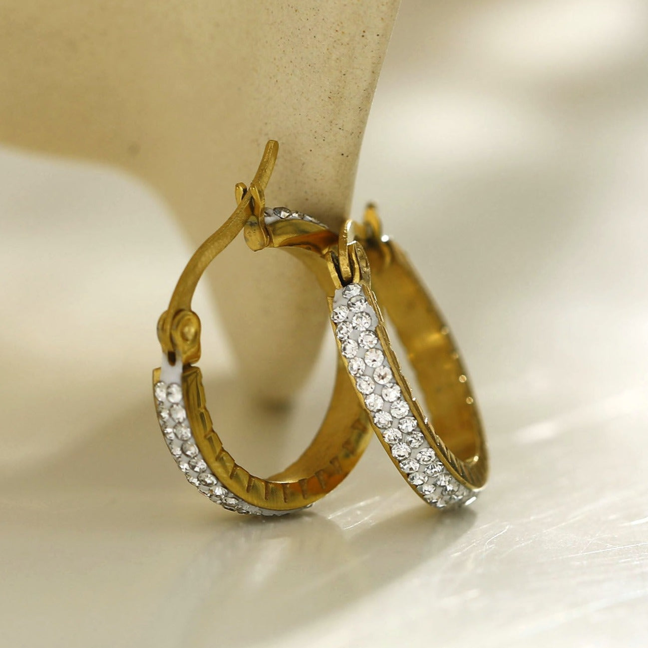 YARA : Boucles d'oreilles créoles en zircone 'Pavé All the Way' (petite taille) Or