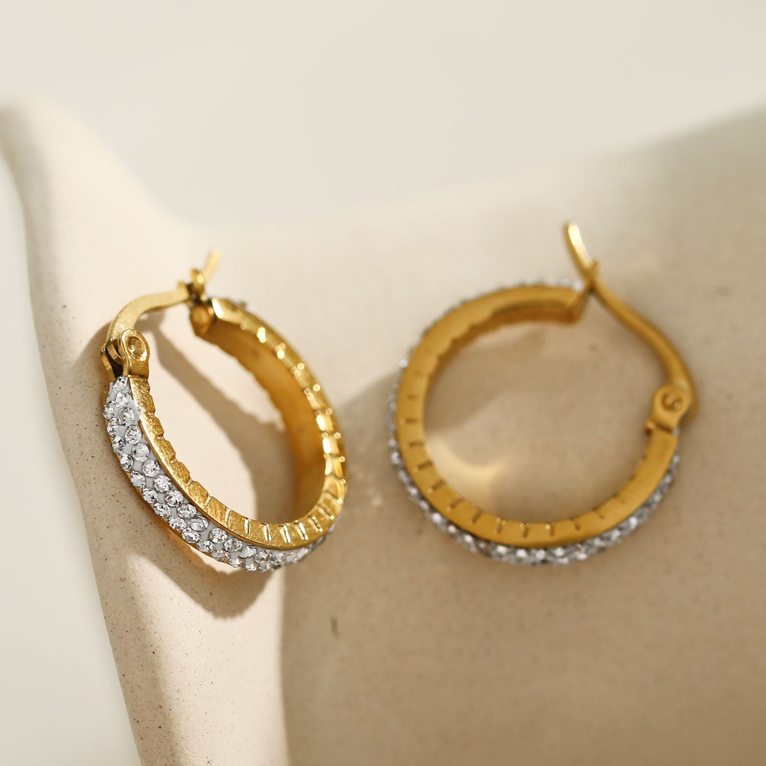 YARA : Boucles d'oreilles créoles en zircone 'Pavé All the Way' (petite taille) Or