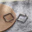Boucles d'oreilles carrées REILYNN. En or et argent.