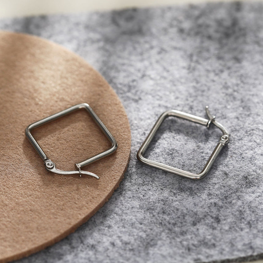 Boucles d'oreilles carrées REILYNN. En or et argent.