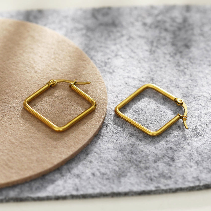 Boucles d'oreilles carrées REILYNN. En or et argent.