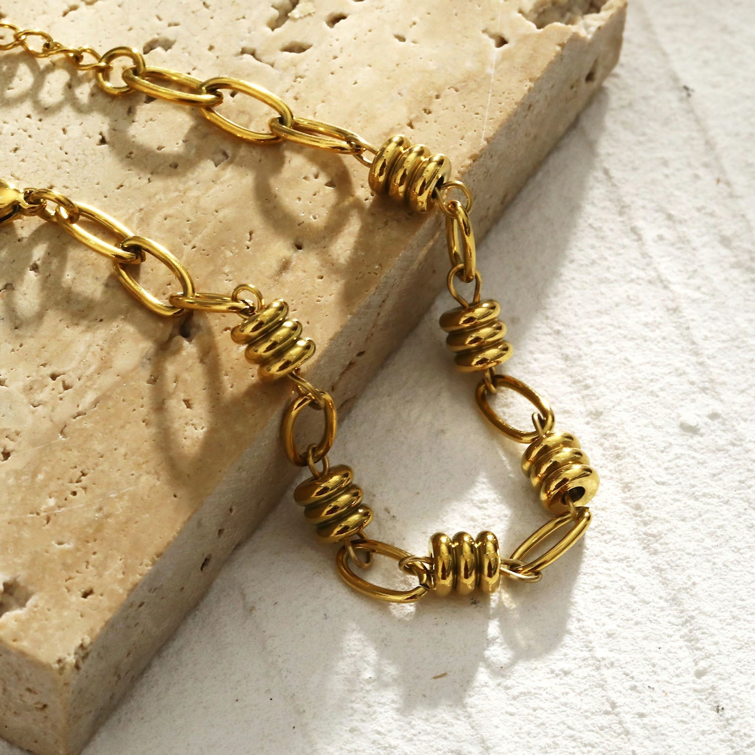 Bracelet fantaisie KAMA avec maillons ovales et perles assemblées