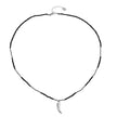 Collier RITA à chaîne perlée noir et argent avec pendentif dent en argent gravé.