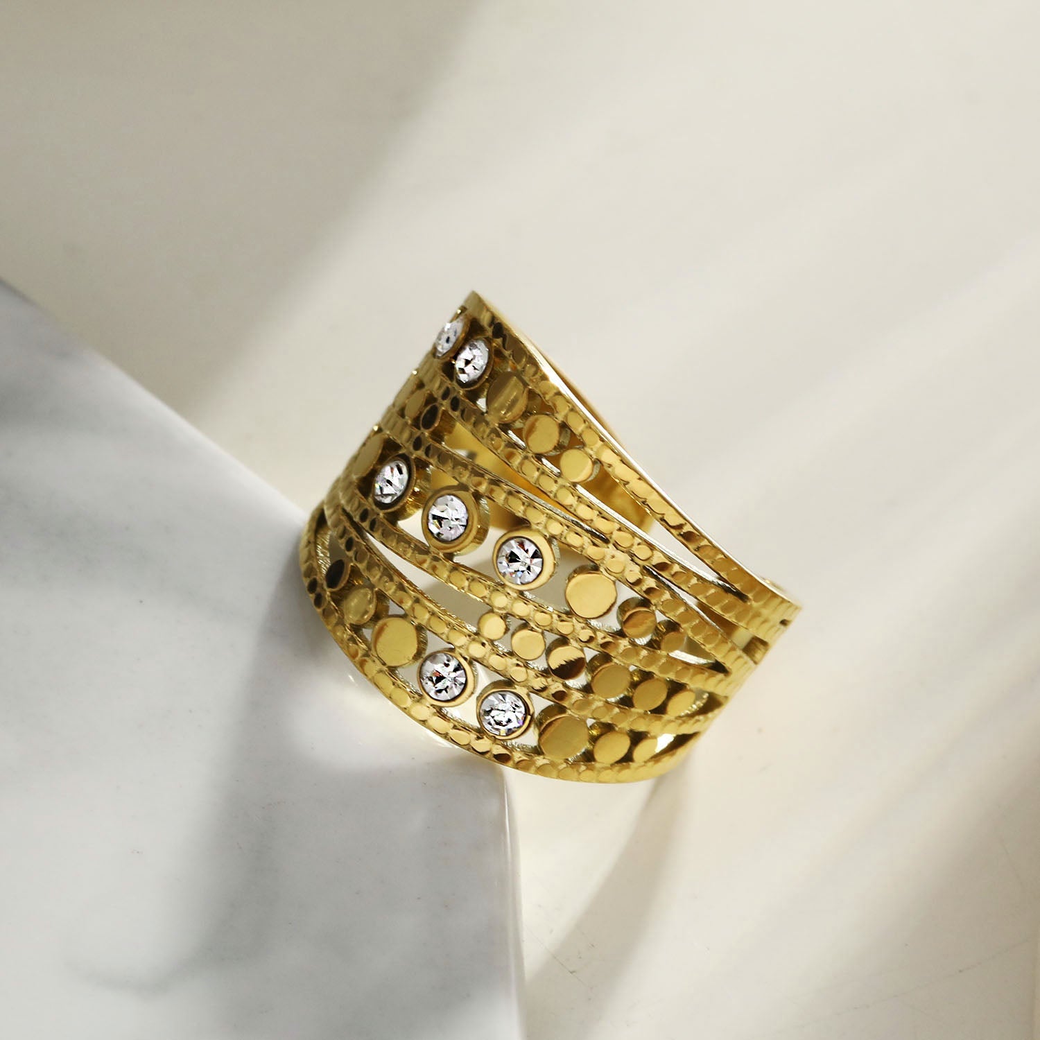 Bague BUENA à plusieurs anneaux sertie de zircone.