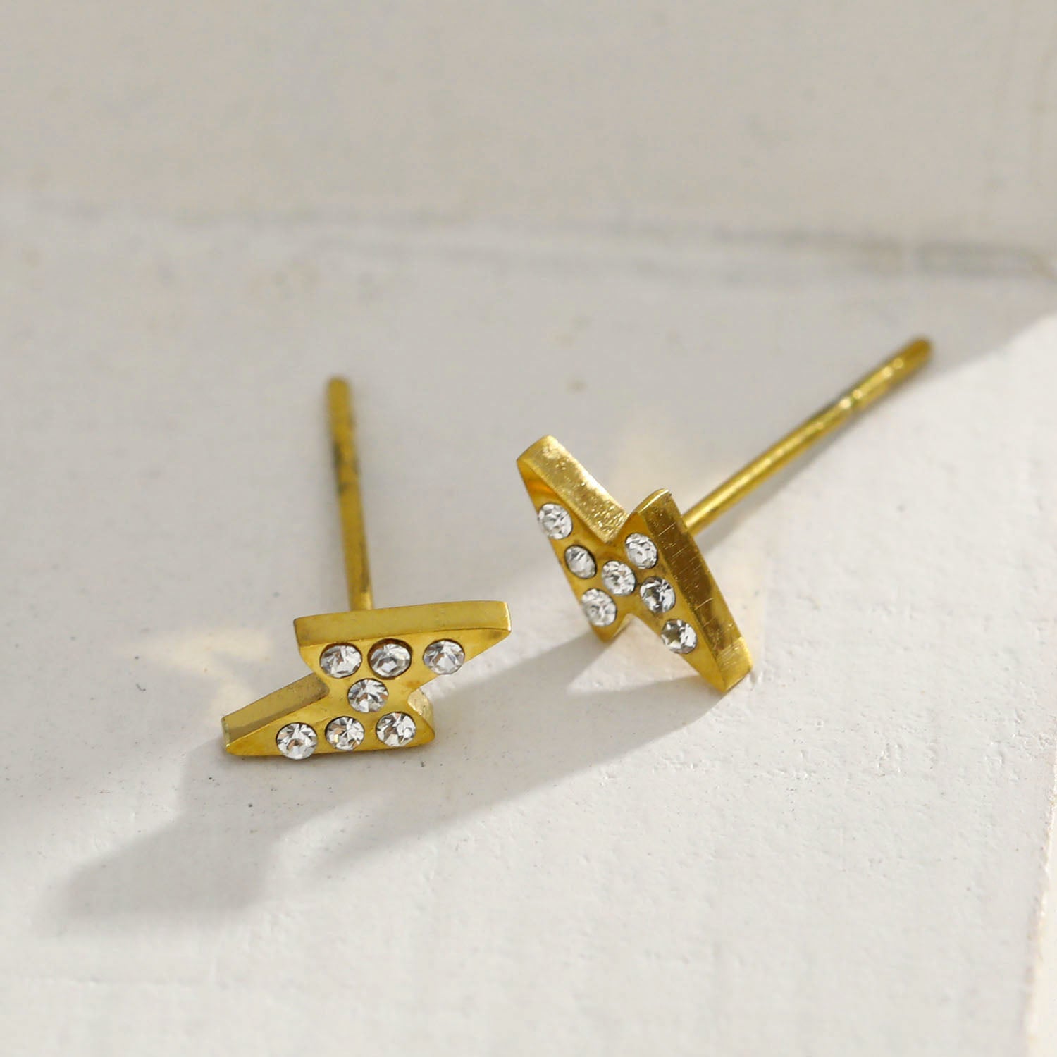 ANNELI 'Zig-Zag' Zirconia Stud Earrings