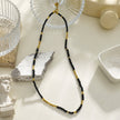 Collier LINA en cristal noir et perles dorées.