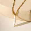 ANNECY: Nature Inspired Chic Chain Necklace Enhanced with Baroque Pearl and Leaf Charm