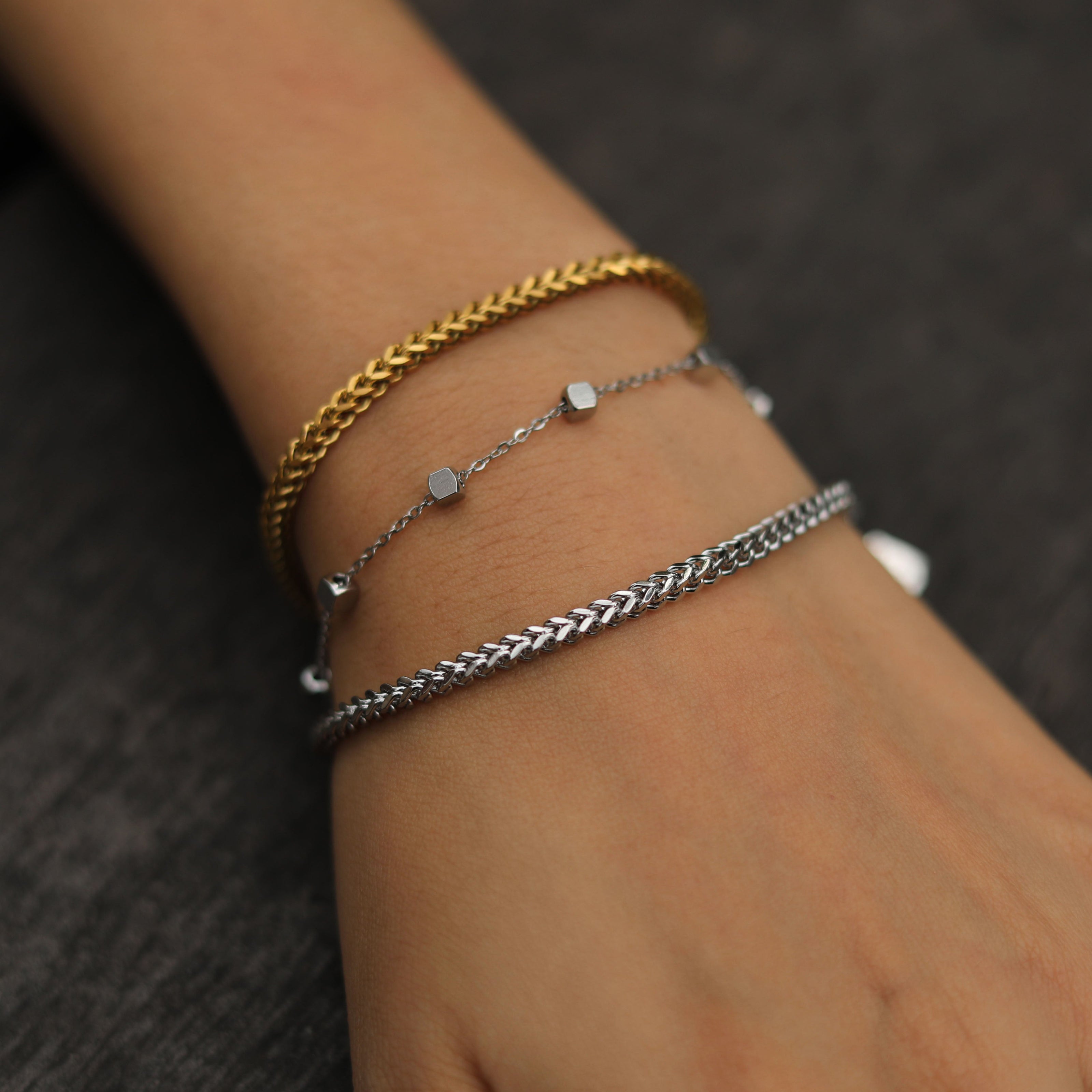 DARBY : Bracelet en argent avec perles carrées