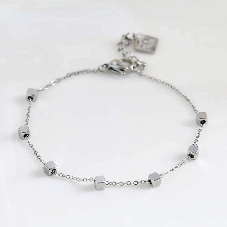 DARBY : Bracelet en argent avec perles carrées