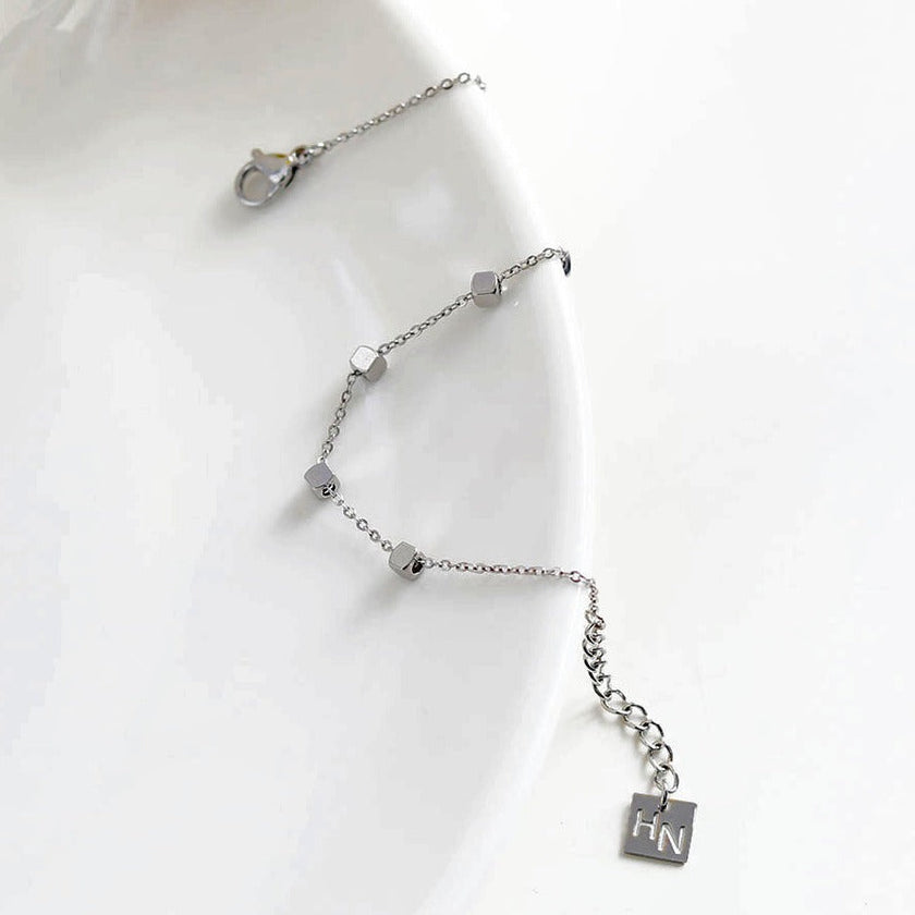 DARBY : Bracelet en argent avec perles carrées