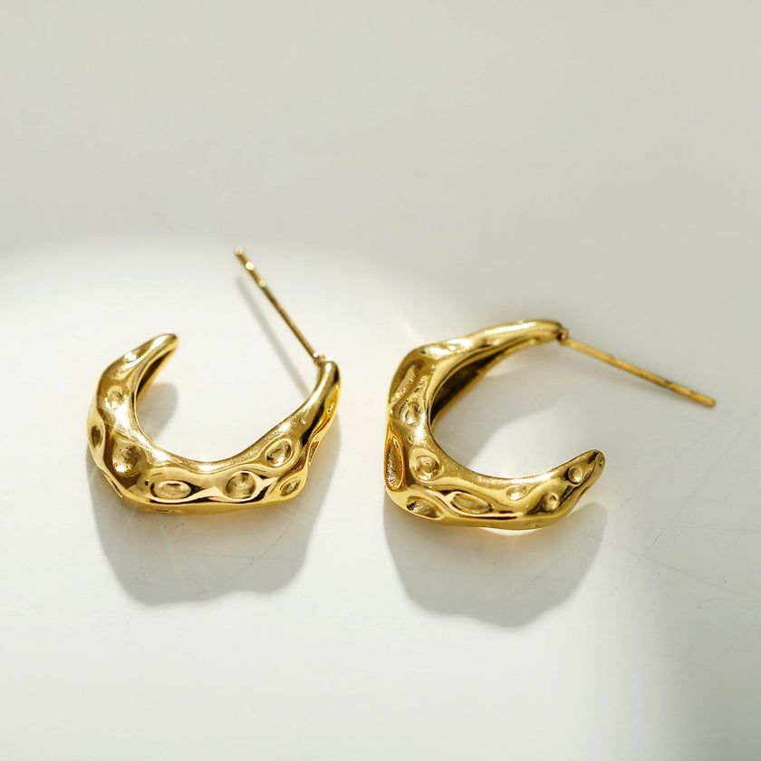 Boucles d'oreilles SADE Mini Hoop en or avec finition martelée