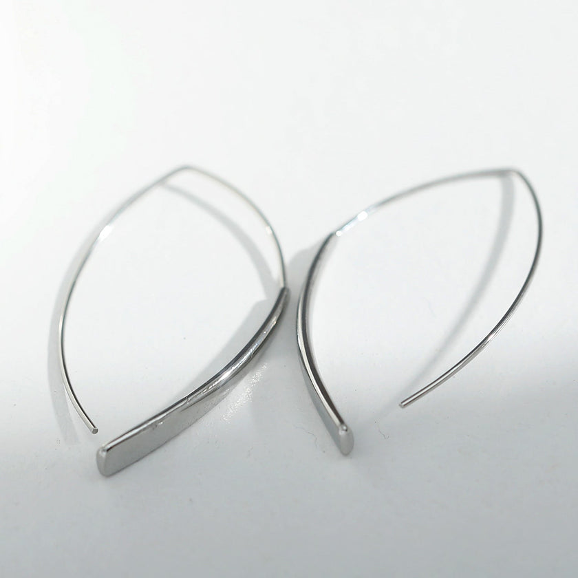 Boucles d'oreilles argentées XIMENA à motifs géométriques incurvés