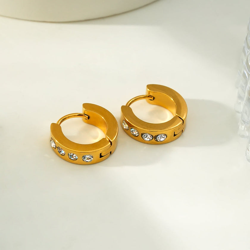 PAIA Gold : Boucles d'oreilles mini-cercles larges ornées d'une multitude de pierres précieuses en zircone (CZ).