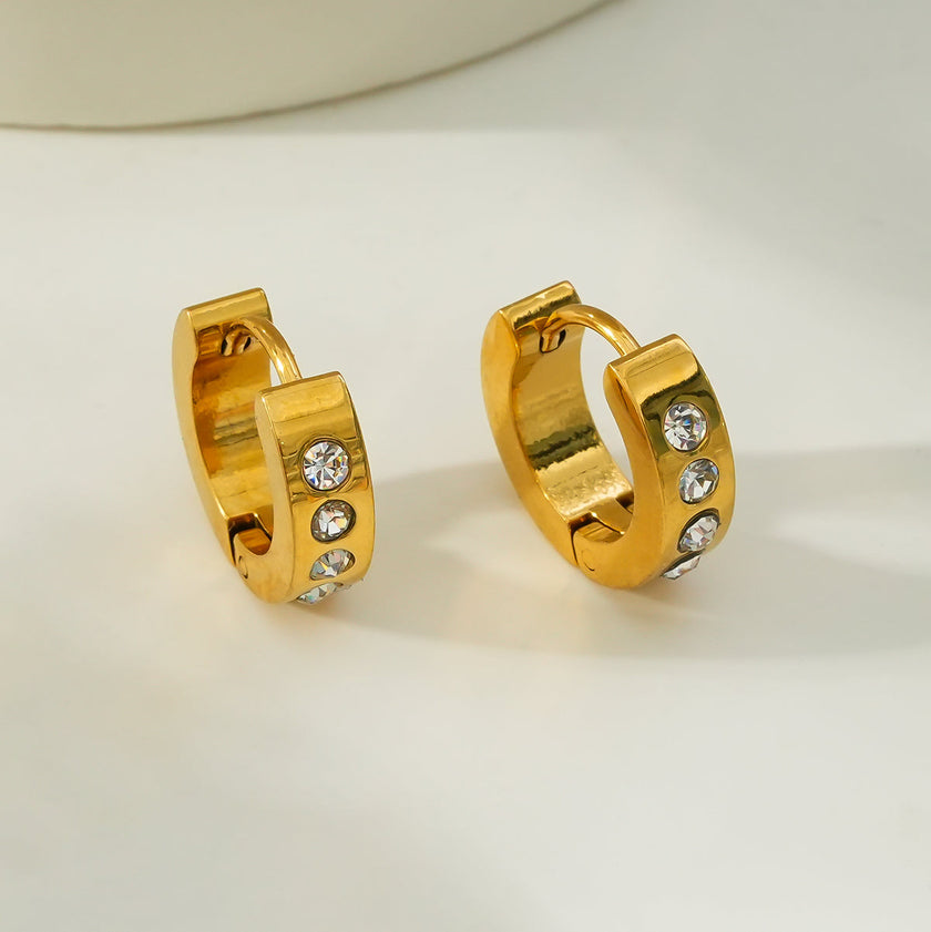 PAIA Gold : Boucles d'oreilles mini-cercles larges ornées d'une multitude de pierres précieuses en zircone (CZ).