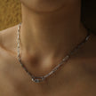 PEIGI Argent : Chaîne à maillons plats avec breloque mousqueton sertie de zircone.