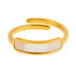 Bague PEILLON Gold : anneau minimaliste moderne avec coquille naturelle incrustée.