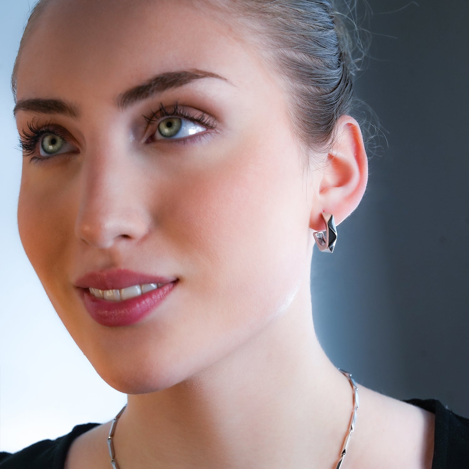 Style PERIDO Argenté (Or Blanc) : Boucles d’oreilles géométriques Art Déco.