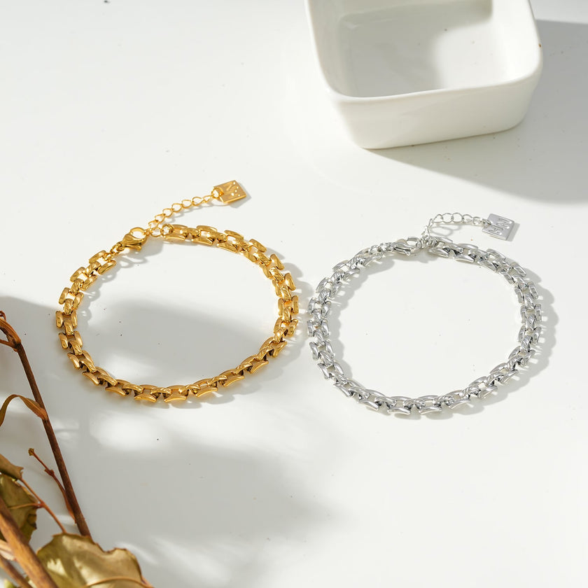 Style PROVINIA: Retro Watch Style Strap Bracelet in Gold