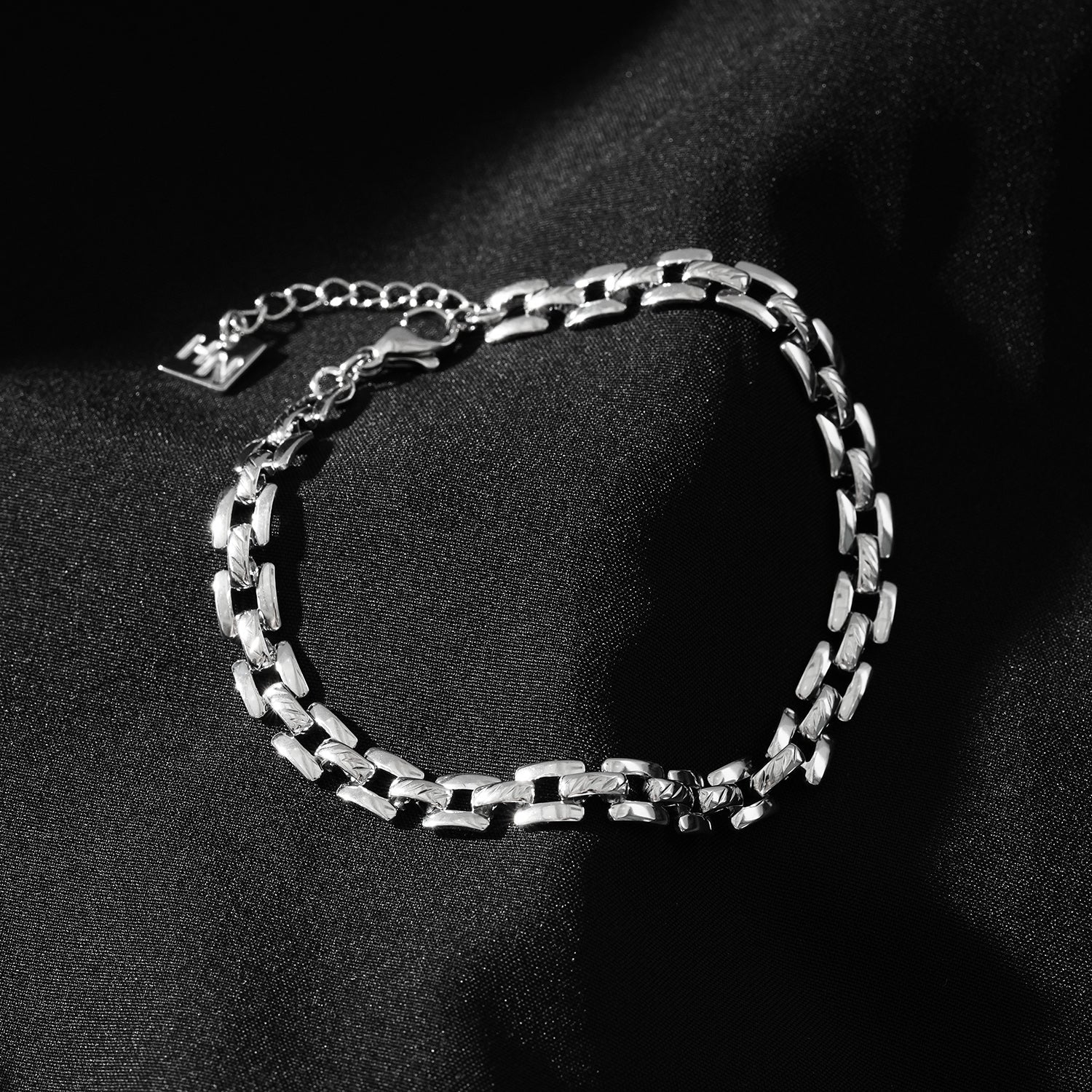 PROVINIA: Retro Watch Style Strap Bracelet in Silver