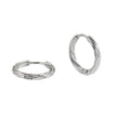 PURLEY : Boucles d'oreilles mini-cercles modernistes à texture riche, en or blanc (ton argenté)