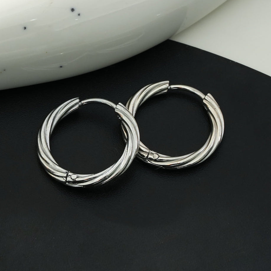 PURLEY : Boucles d'oreilles mini-cercles modernistes à texture riche, en or blanc (ton argenté)