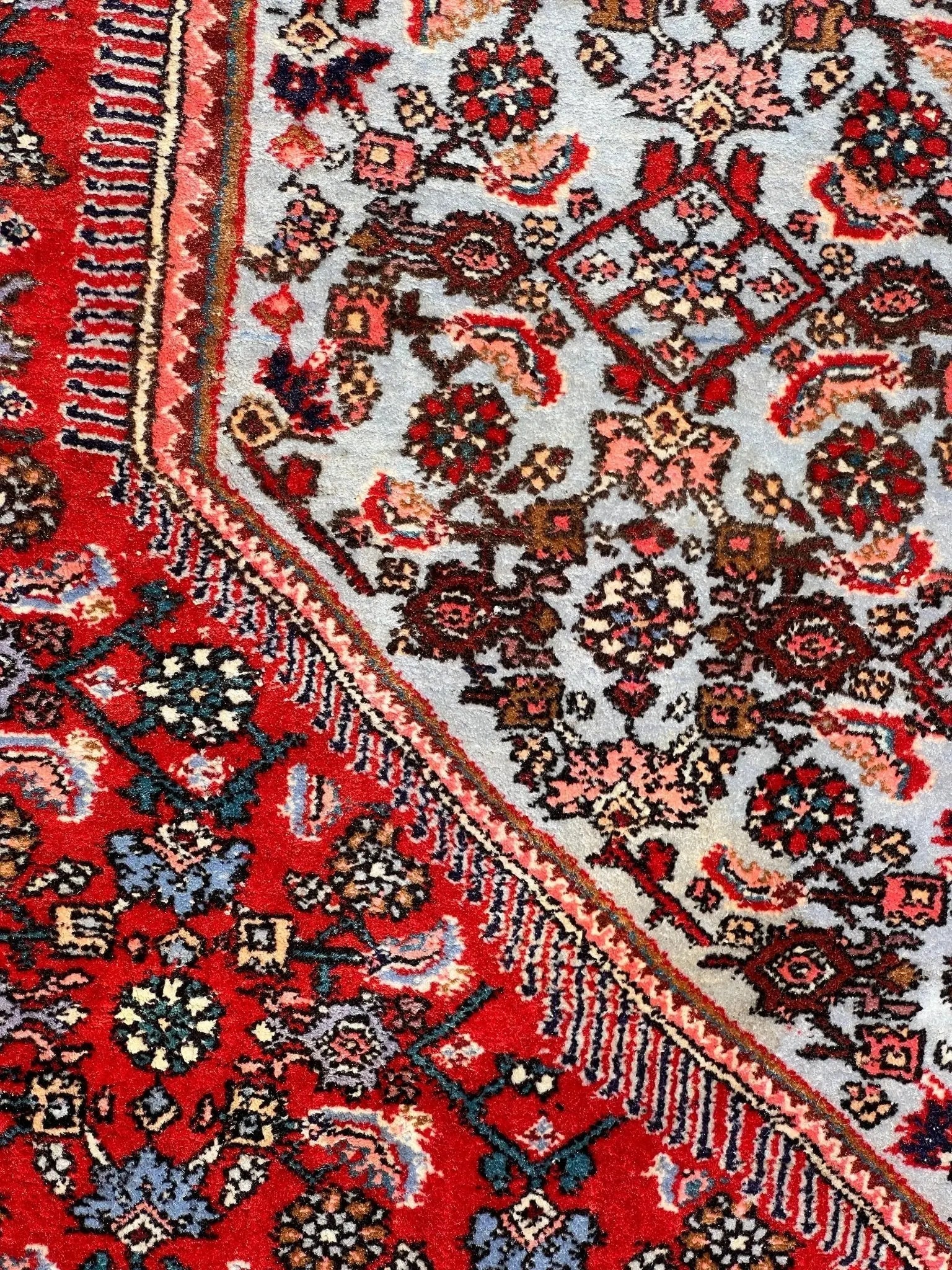Persian Bidjar Rug | 7' 8