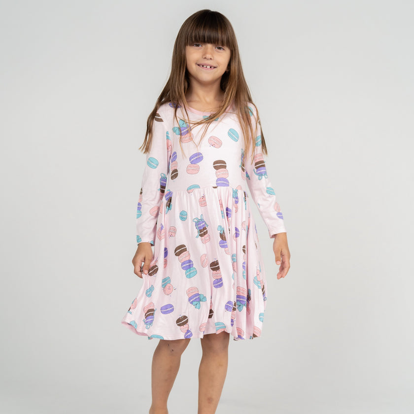 Robe à manches longues en jersey de bambou avec culotte intégrée (motif Macaron Party)
