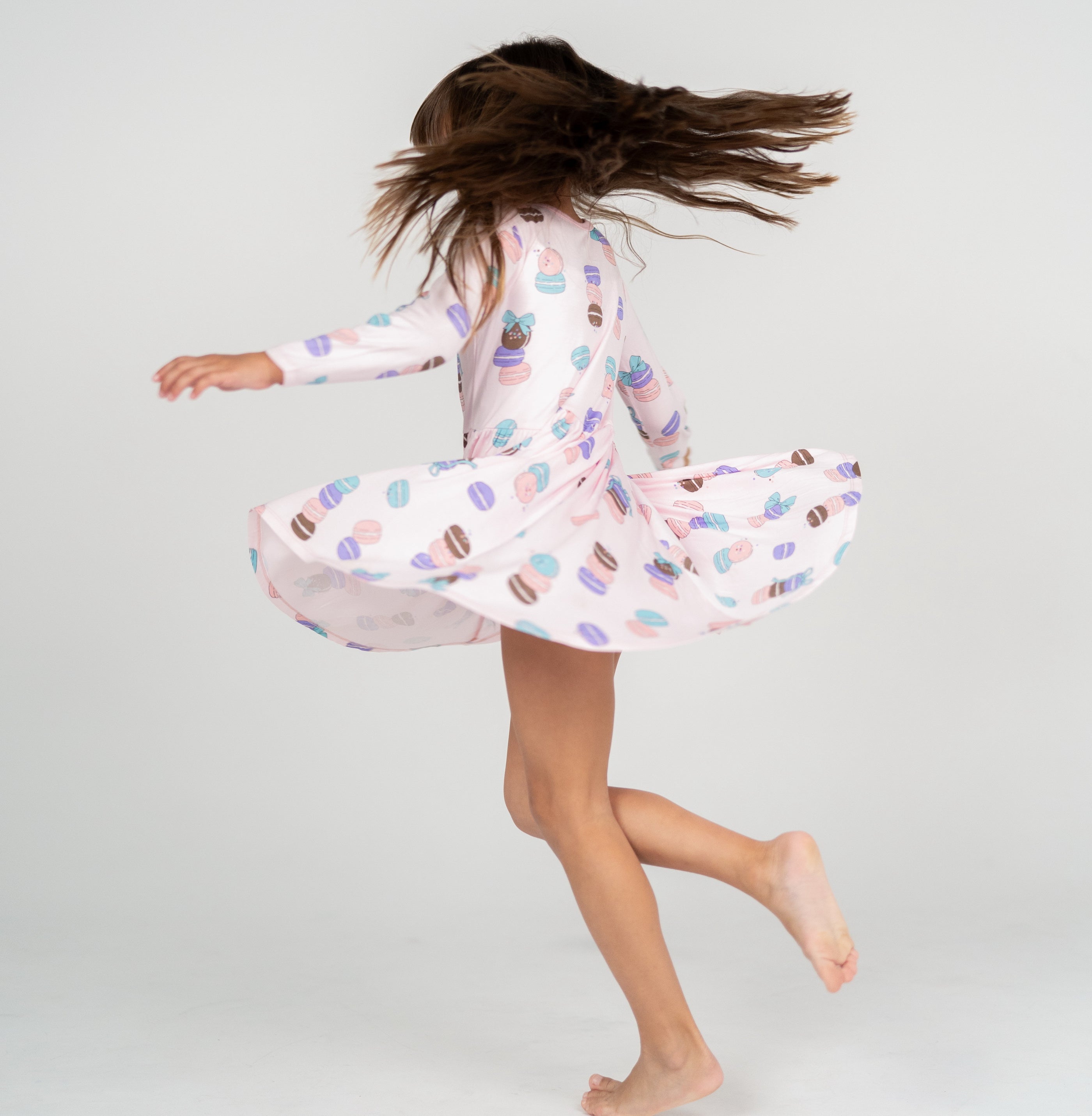 Robe à manches longues en jersey de bambou avec culotte intégrée (motif Macaron Party)