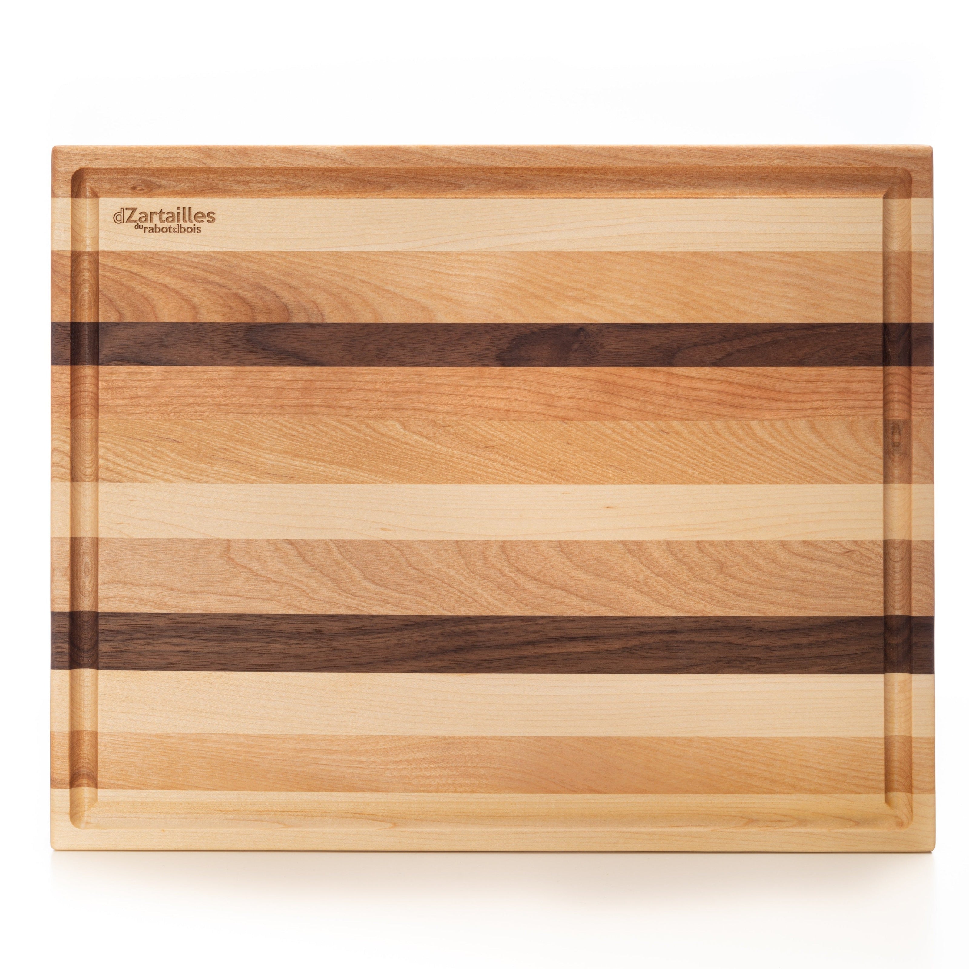 Planche à découper en bois, la “D-Zartailles” avec rainure pour le jus.