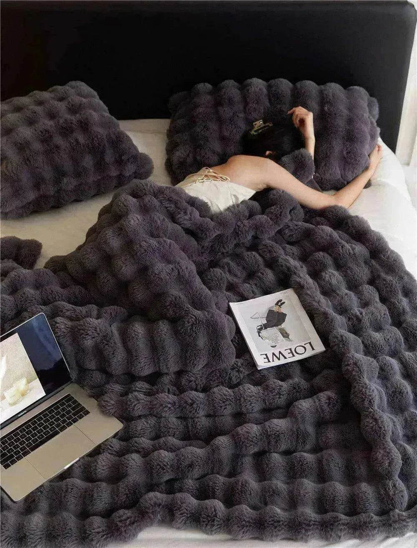 Polyester Carpet Rabbit Bubble Velvet Thickened Nap Quilt Blanket