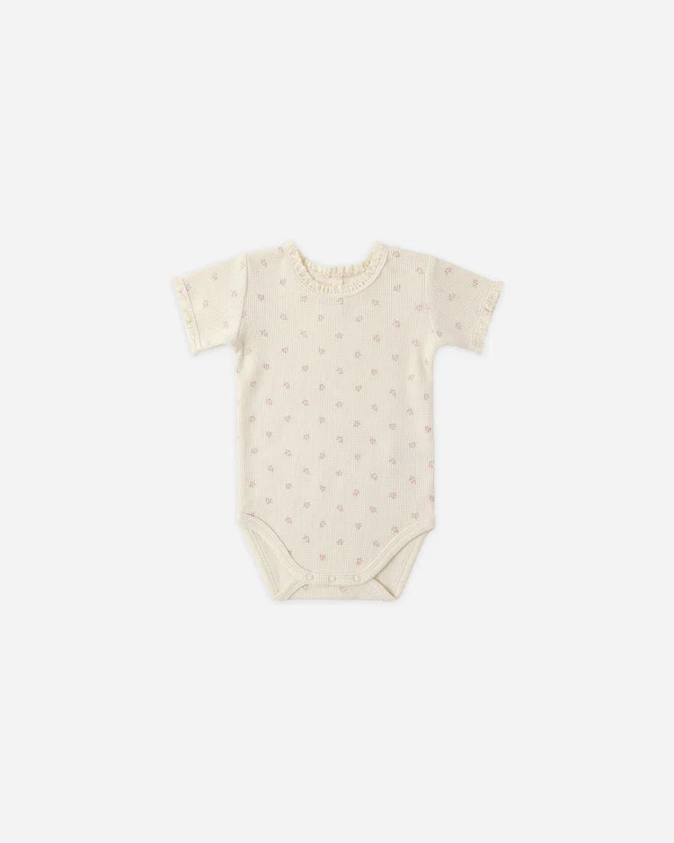 Short Sleeve Waffle Bodysuit | Mauve Ditsy | Quincy Mae
