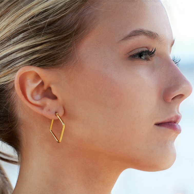 Boucles d'oreilles carrées REILYNN. En or et argent.