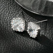 RICCA Silver : Boucles d'oreilles à porter au quotidien, ornées, en forme carrée, en moissanite (alternative au diamant).