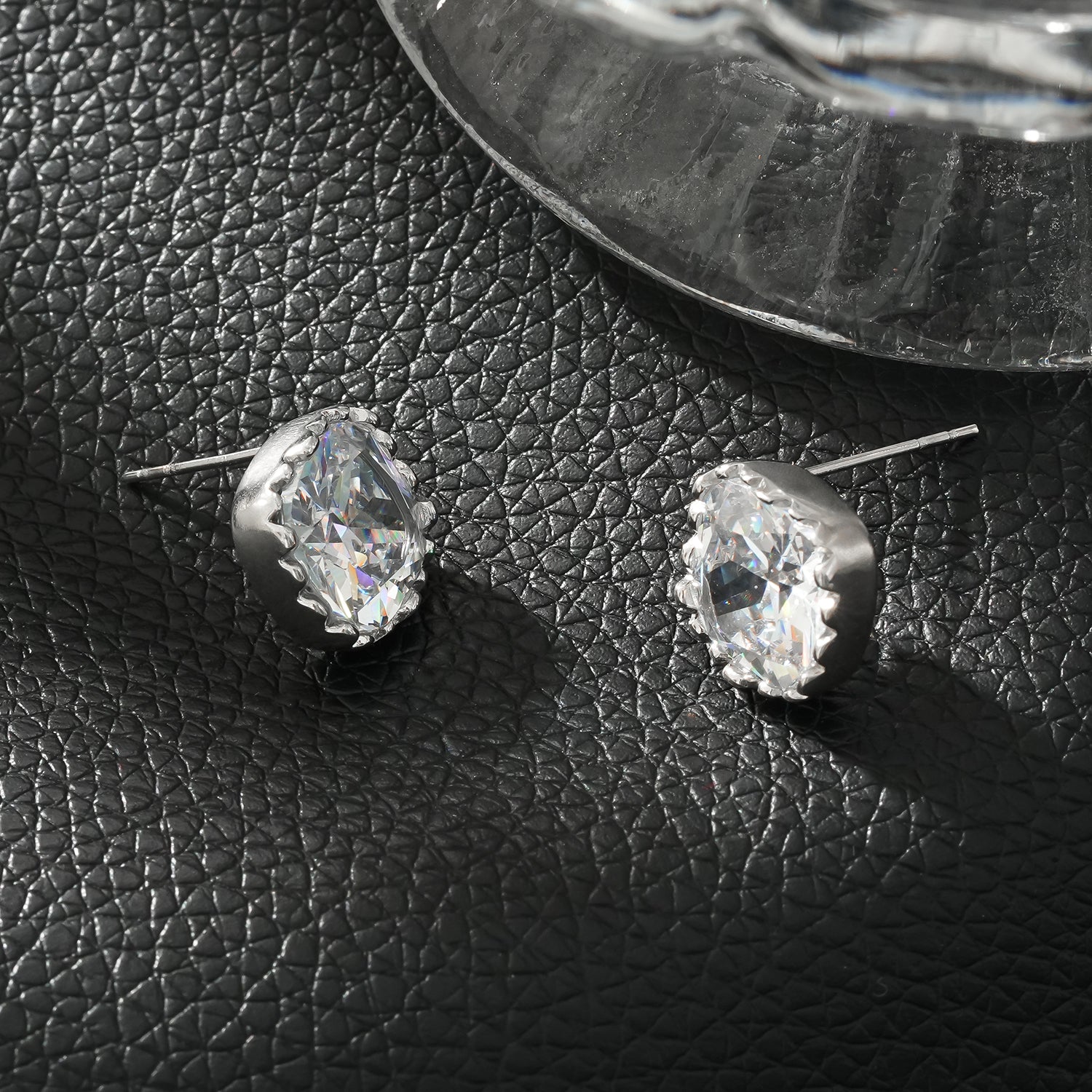 RICCA Silver : Boucles d'oreilles à porter au quotidien, ornées, en forme carrée, en moissanite (alternative au diamant).