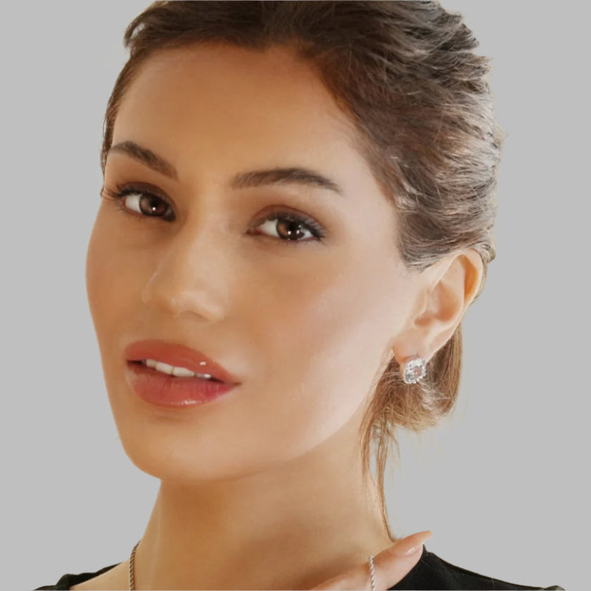 RICCA Silver : Boucles d'oreilles à porter au quotidien, ornées, en forme carrée, en moissanite (alternative au diamant).