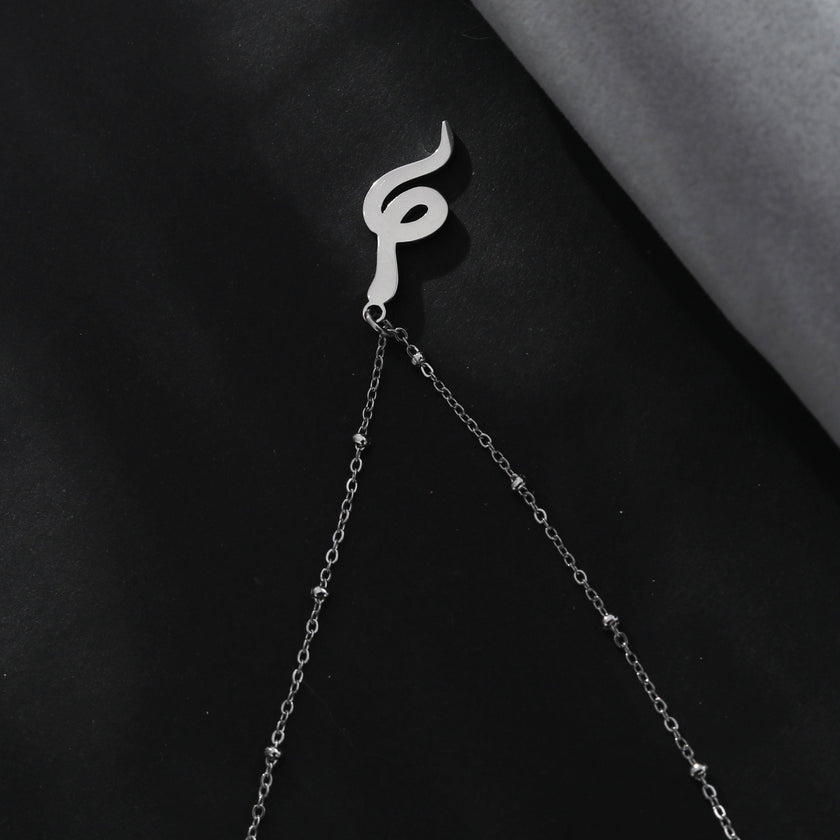 Collier RIHANNA à chaîne perlée avec pendentif serpent en zircone pavée, en argent.