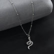 Collier RIHANNA à chaîne perlée avec pendentif serpent en zircone pavée, en argent.