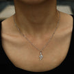 Collier RIHANNA à chaîne perlée avec pendentif serpent en zircone pavée, en argent.