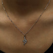 Collier RIHANNA à chaîne perlée avec pendentif serpent en zircone pavée, en argent.