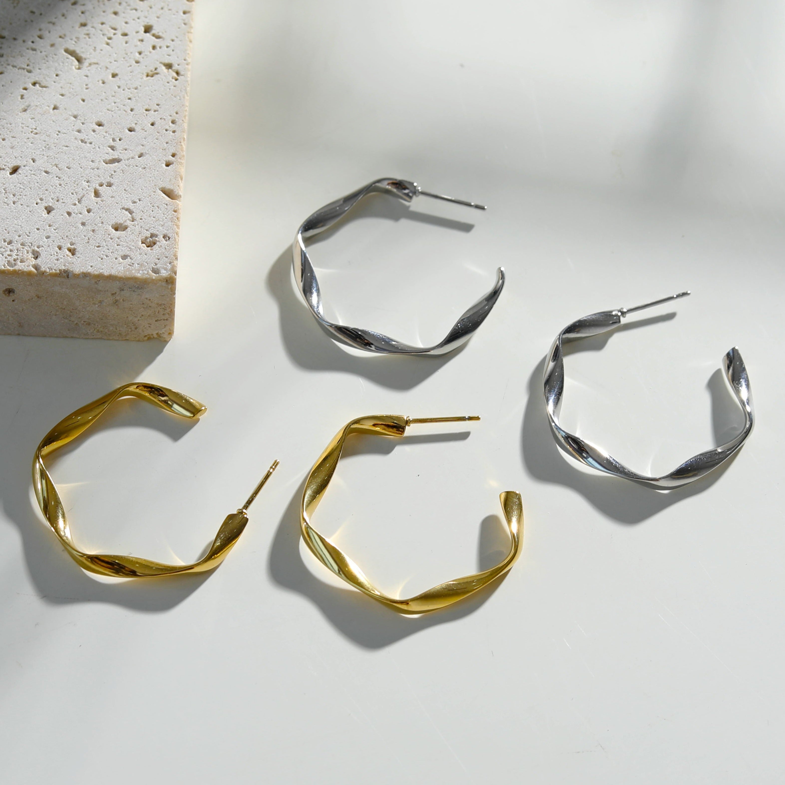 Boucles d'oreilles en forme de sculpture ADAMMA