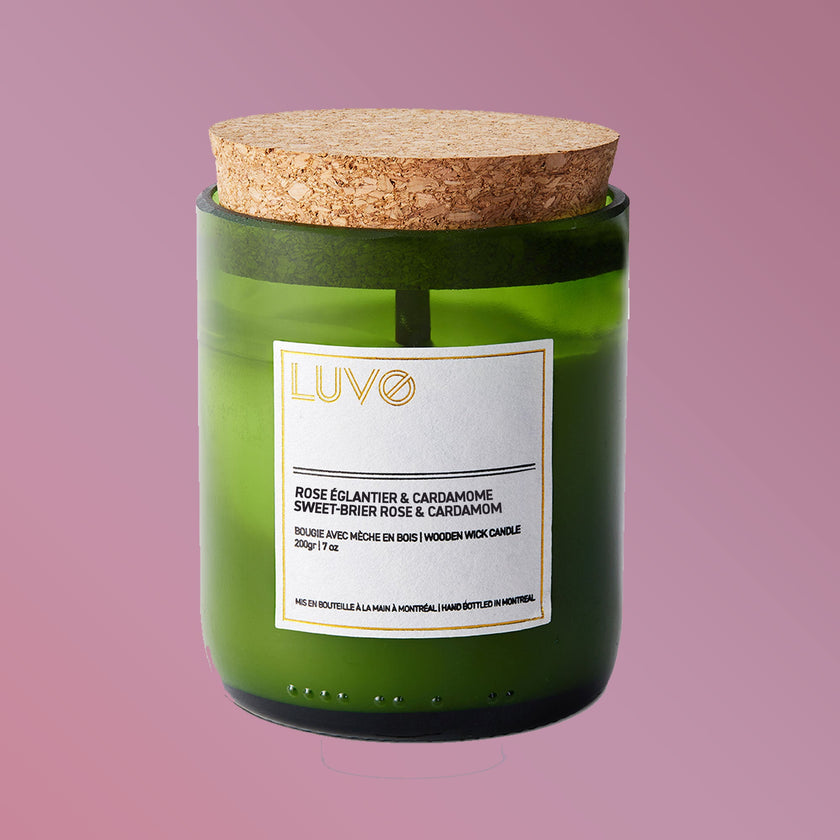 Sweet Brier rose & Cardamom Scented wooden wick candle