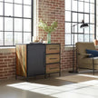 Commode en bois recyclé avec porte en acier