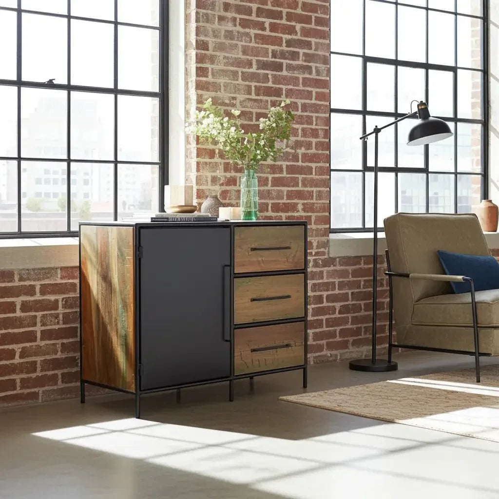 Commode en bois recyclé avec porte en acier