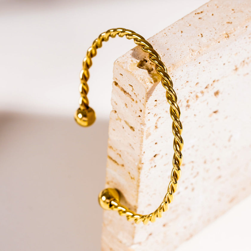 SAFIYA : Élégance tordue - Bracelet en corde réglable avec perles rondes.