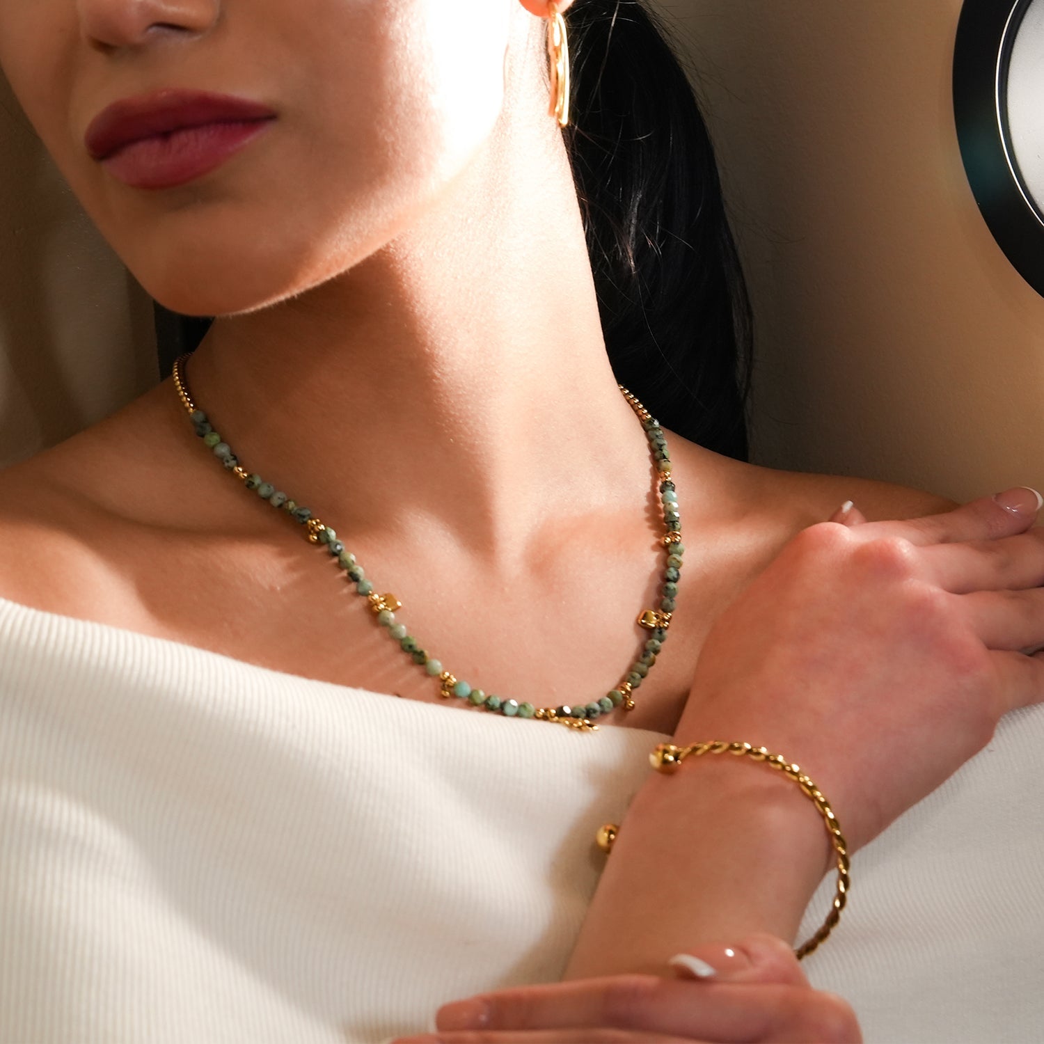 SAFIYA : Élégance tordue - Bracelet en corde réglable avec perles rondes.