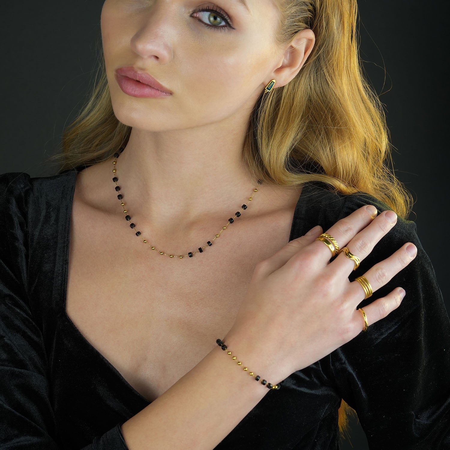 ROSARIO: Black Onyx and Gold Beaded Chain Bracelet
