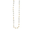 SANTA CRUZ White : Collier chaîne avec perles dorées et pierres blanches.