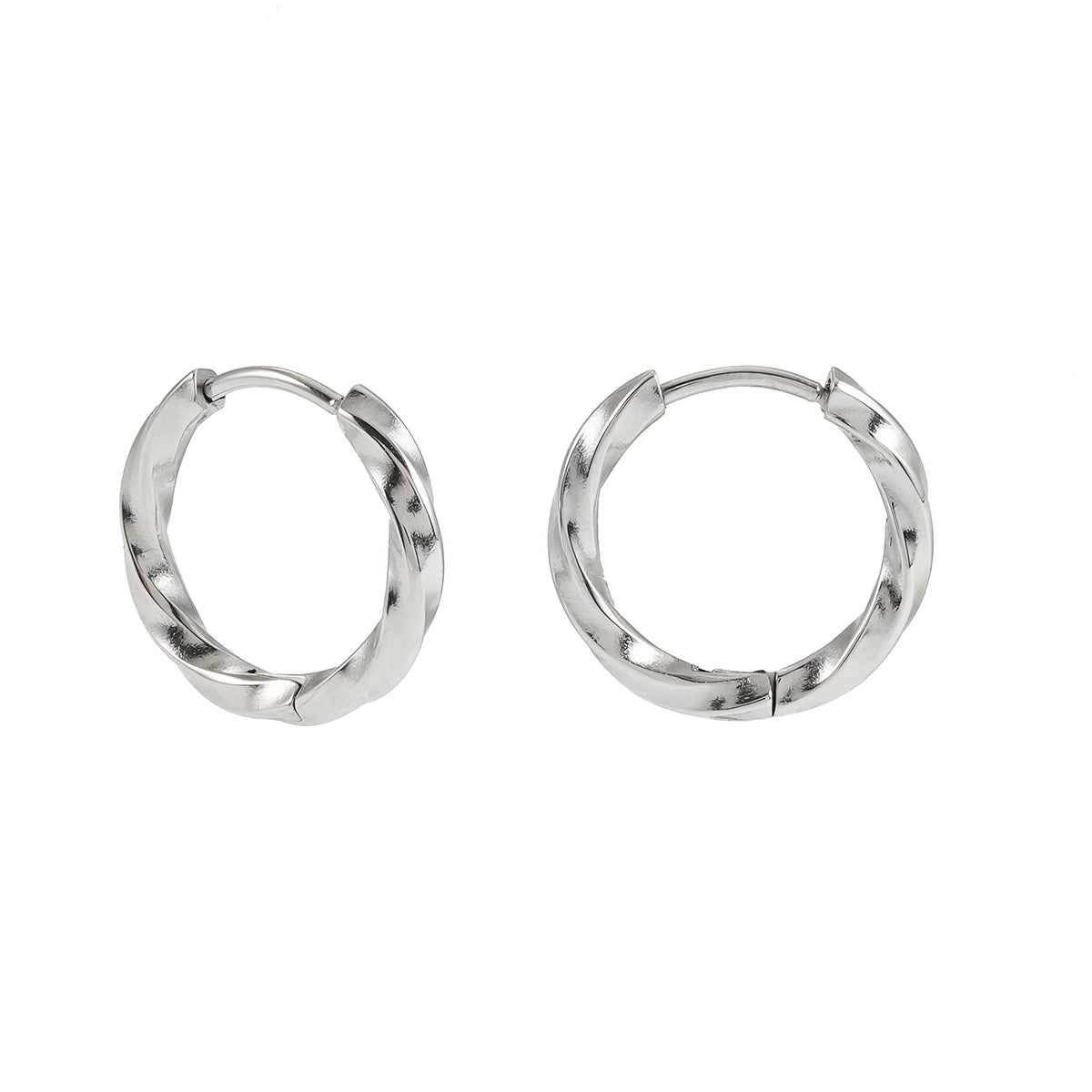 SAYULITA : Élégance moderne réinventée - Boucles d'oreilles en forme de croissant en or blanc 18 carats et argent avec détails texturés en 3D.