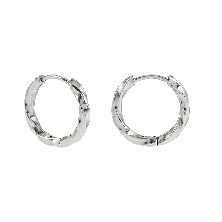 SAYULITA : Élégance moderne réinventée - Boucles d'oreilles en forme de croissant en or blanc 18 carats et argent avec détails texturés en 3D.